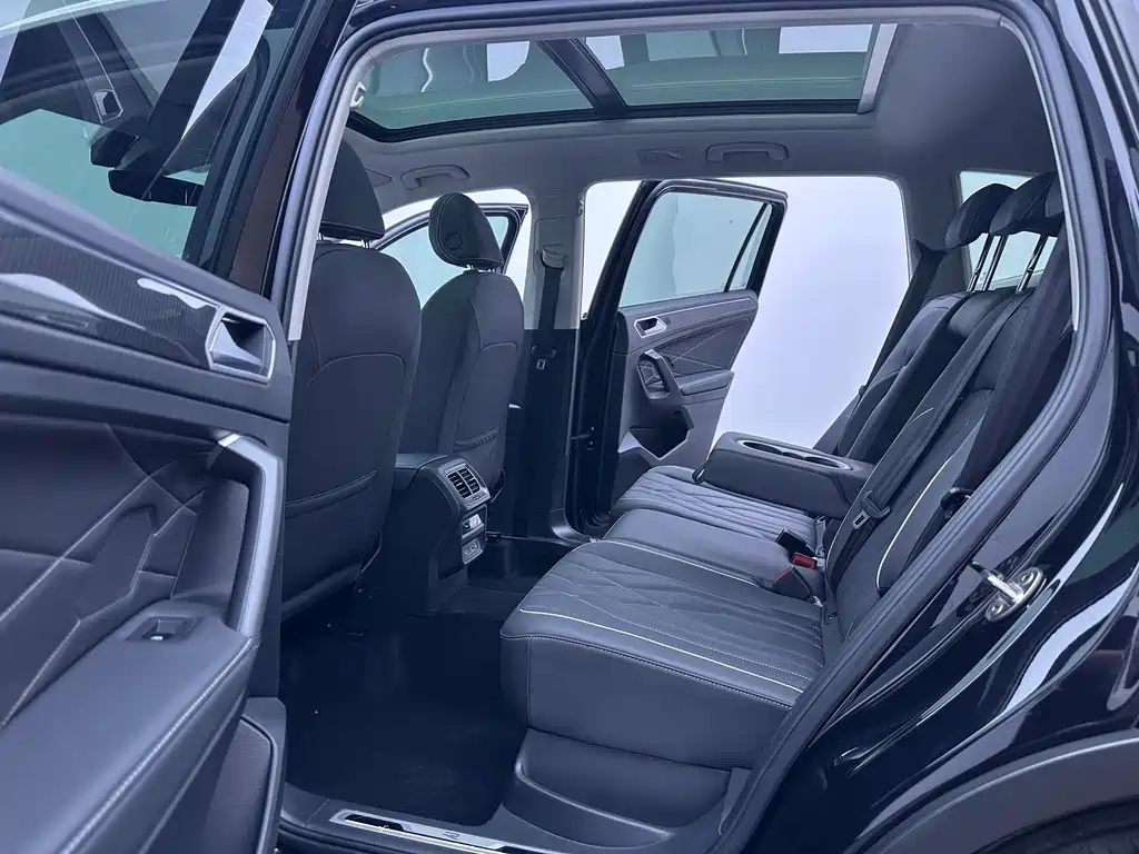Volkswagen Tiguan L 2023 — фото 24