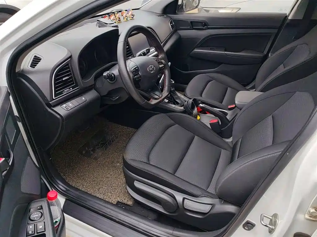 Hyundai Elantra 2019 — фото 15