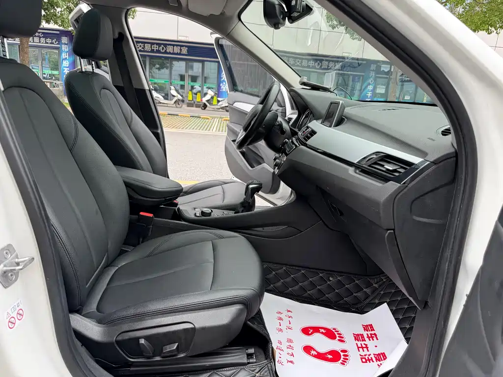 BMW X1 2018 — фото 12