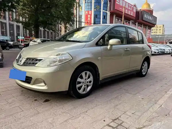 Nissan Tiida 2010