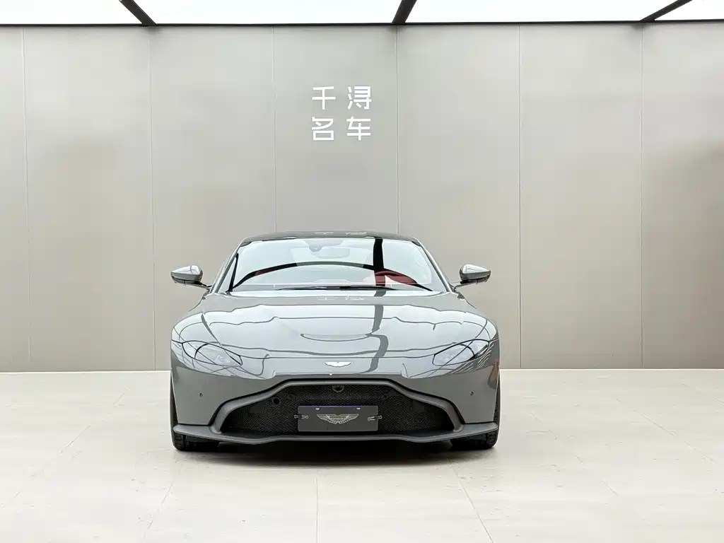 Aston Martin V8 Vantage 2022 — фото 2