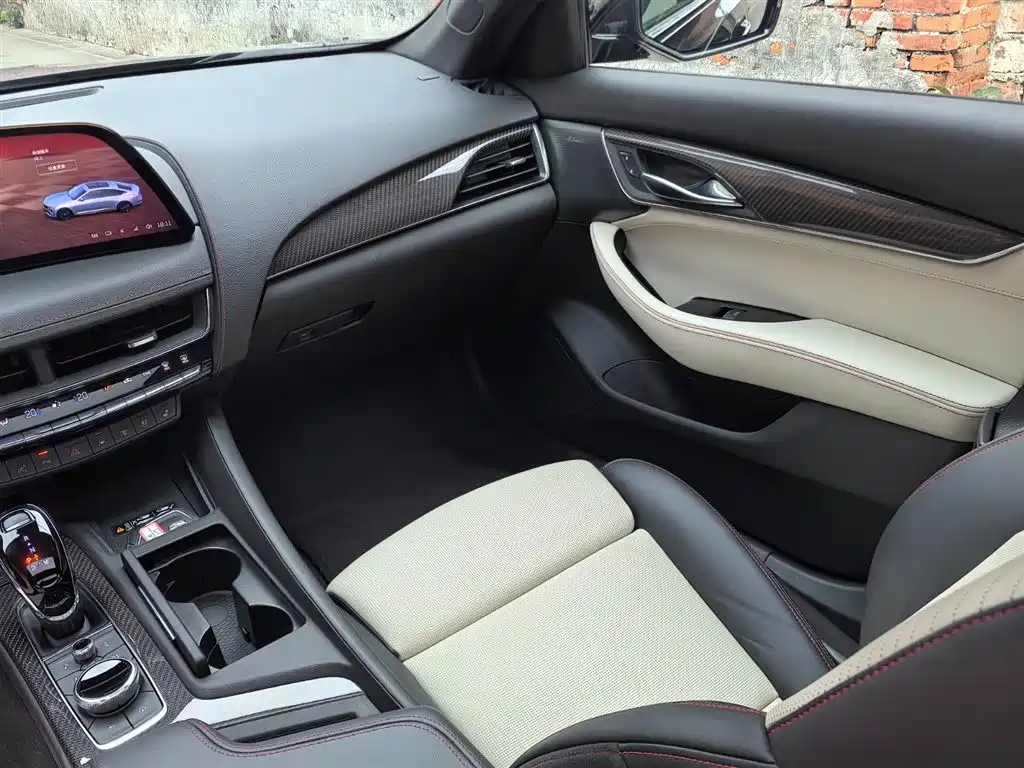 Cadillac CT5 2025 — фото 13