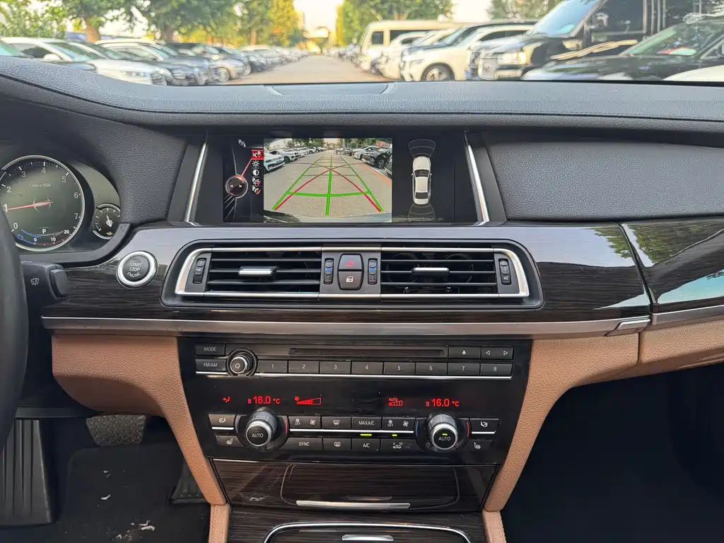 BMW 7 Series 2015 — фото 9