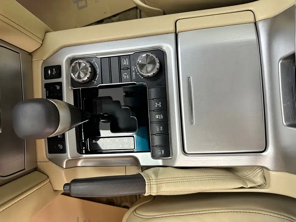 Toyota Land Cruiser 2016 — фото 15