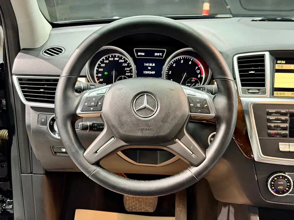 Mercedes-Benz M-Class 2012 — фото 17