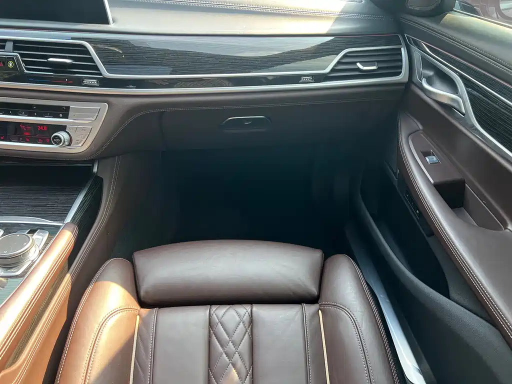 BMW 7 Series 2020 — фото 15