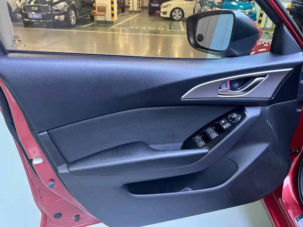 Mazda 3 Axela 2017 — фото 10