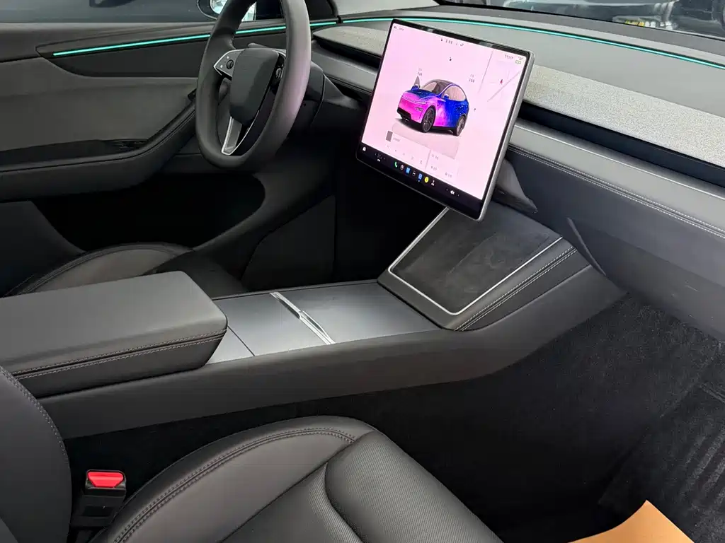 Tesla Model Y 2025 — фото 10