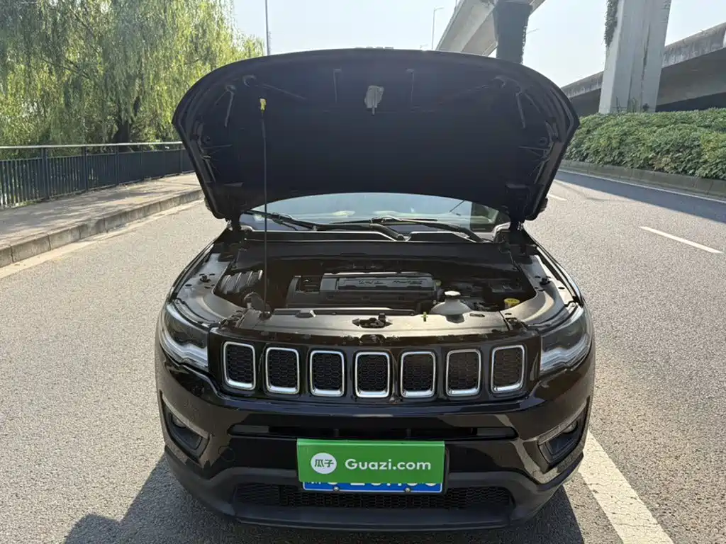 Jeep Compass 2018 — фото 10