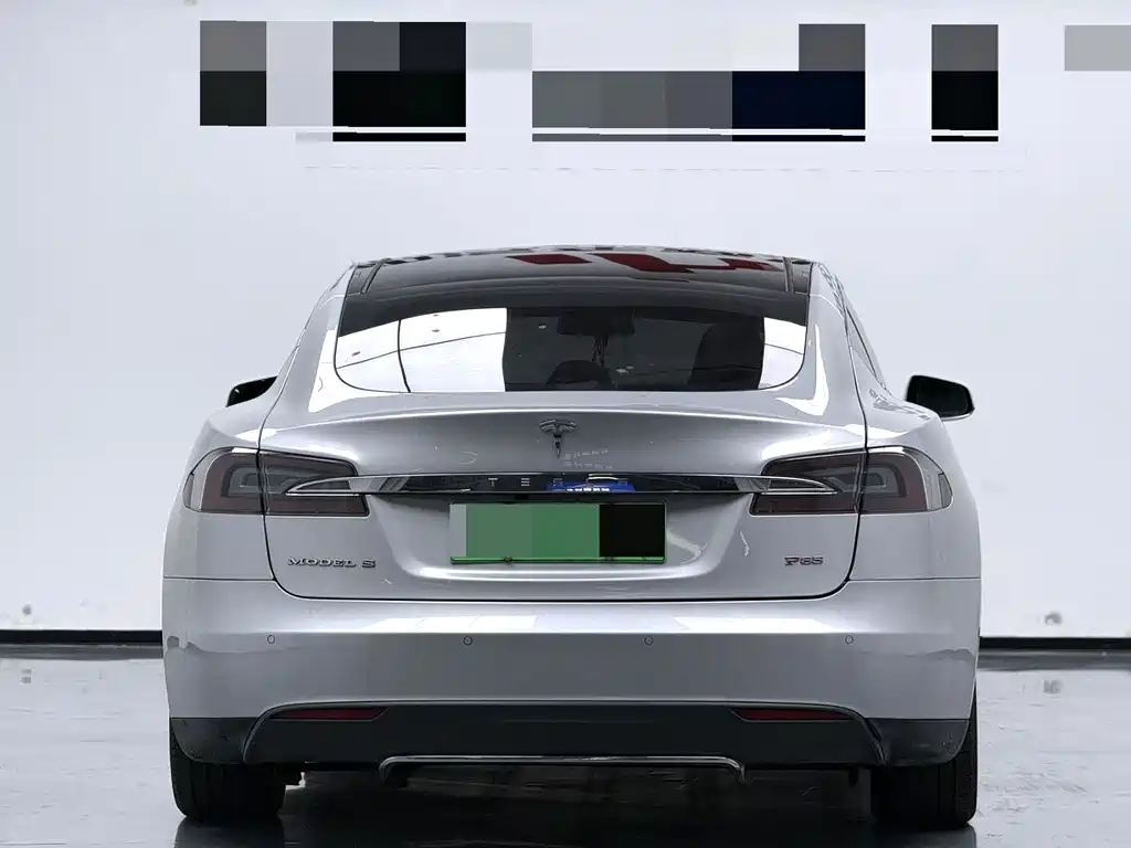 Tesla Model S 2014 — фото 10