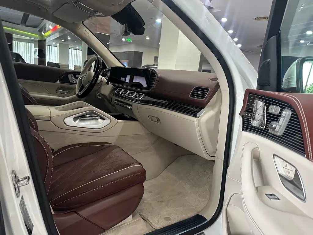 Mercedes-Benz GLS — фото 6