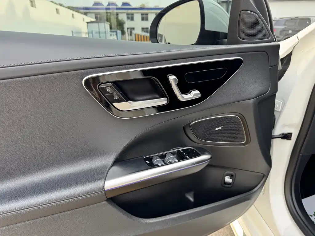 Mercedes-Benz C-Class 2023 — фото 16