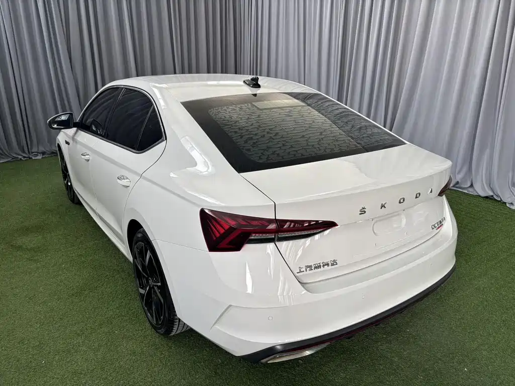 Skoda Octavia 2022 — фото 4