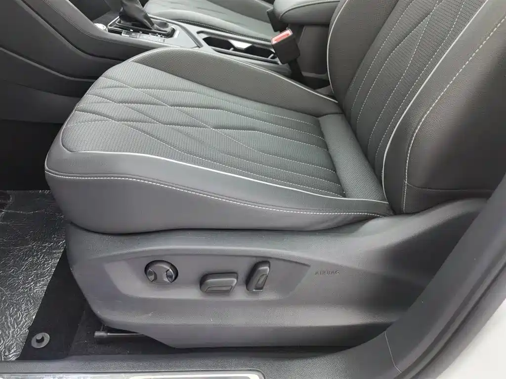 Volkswagen Tiguan L PHEV 2023 — фото 20