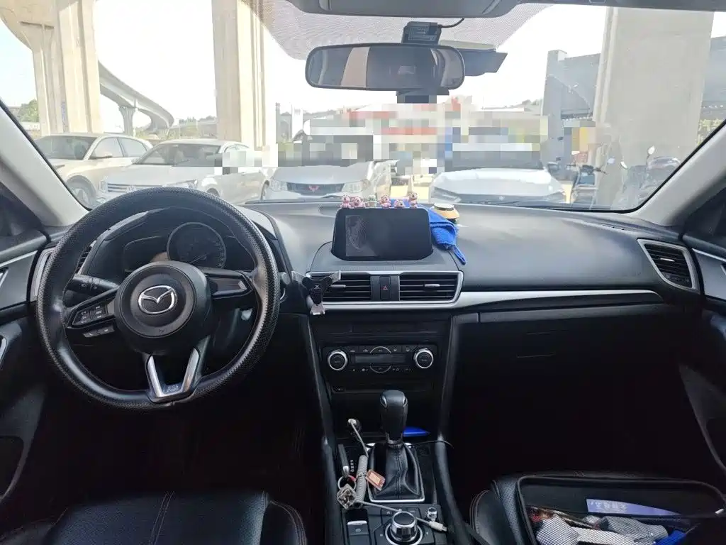 Mazda 3 Axela 2019 — фото 10