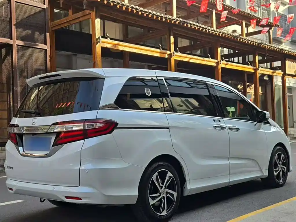 Honda Odyssey 2018 — фото 24
