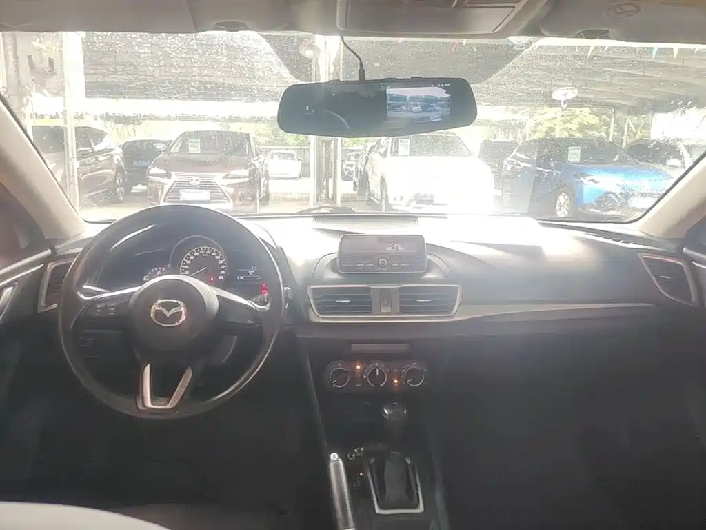 Mazda 3 Axela 2018 — фото 10