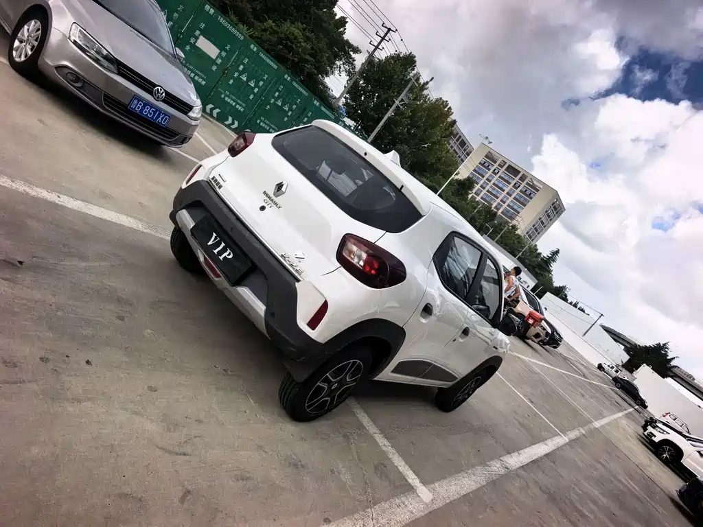 Renault Eno 2019 — фото 17