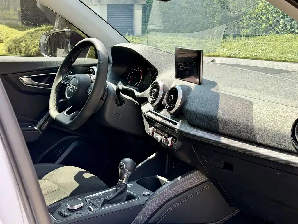 Audi Q2L 2022 — фото 18