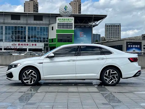 Volkswagen Sagitar 2022