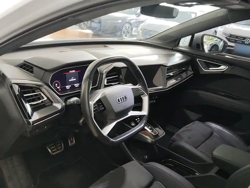 Audi Q4 E-Tron 2023 — фото 6