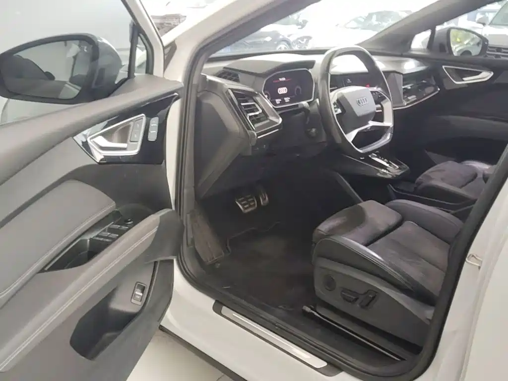 Audi Q4 E-Tron 2023 — фото 12
