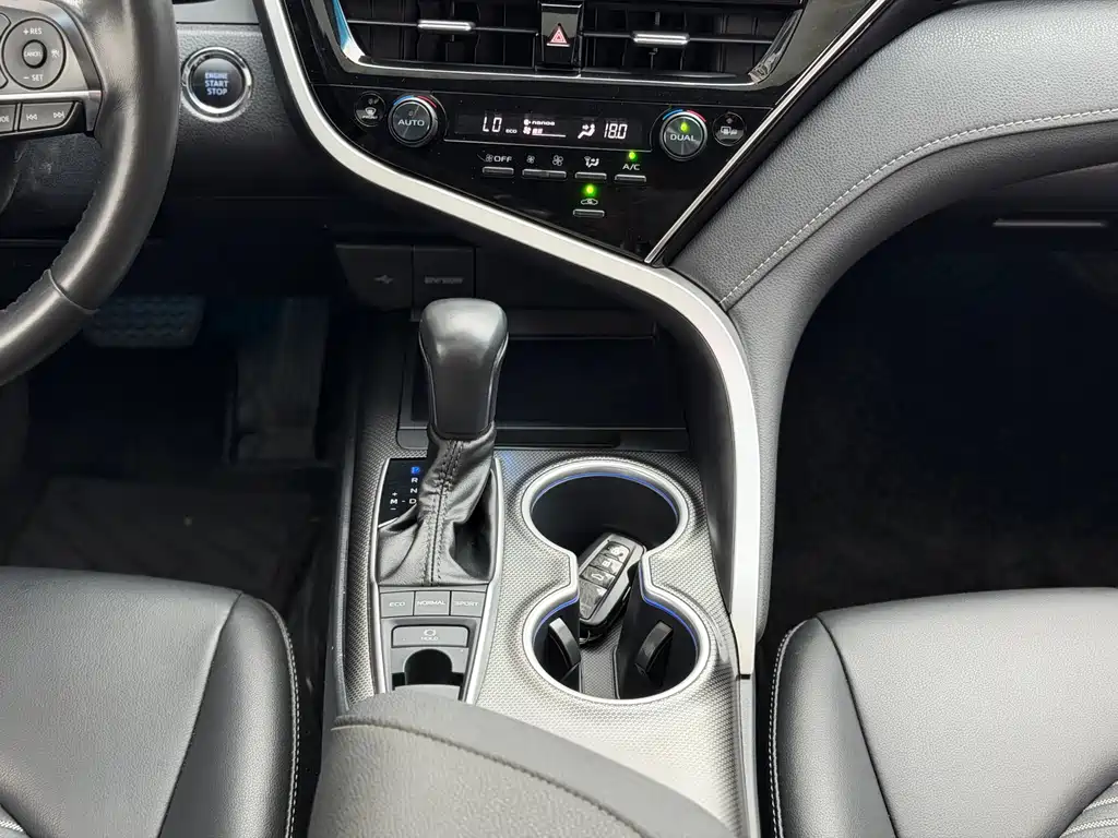 Toyota Camry 2023 — фото 21