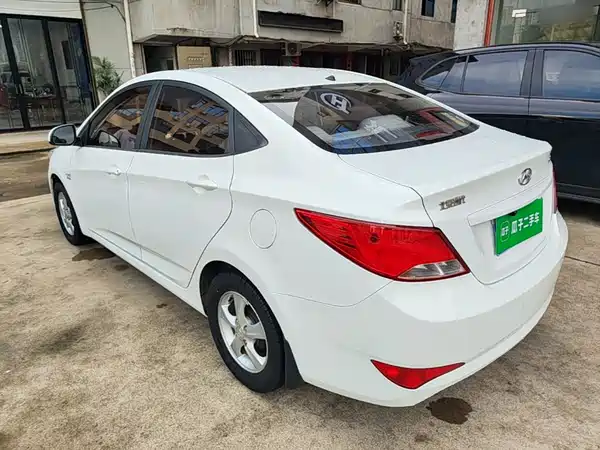 Hyundai Accent 2015