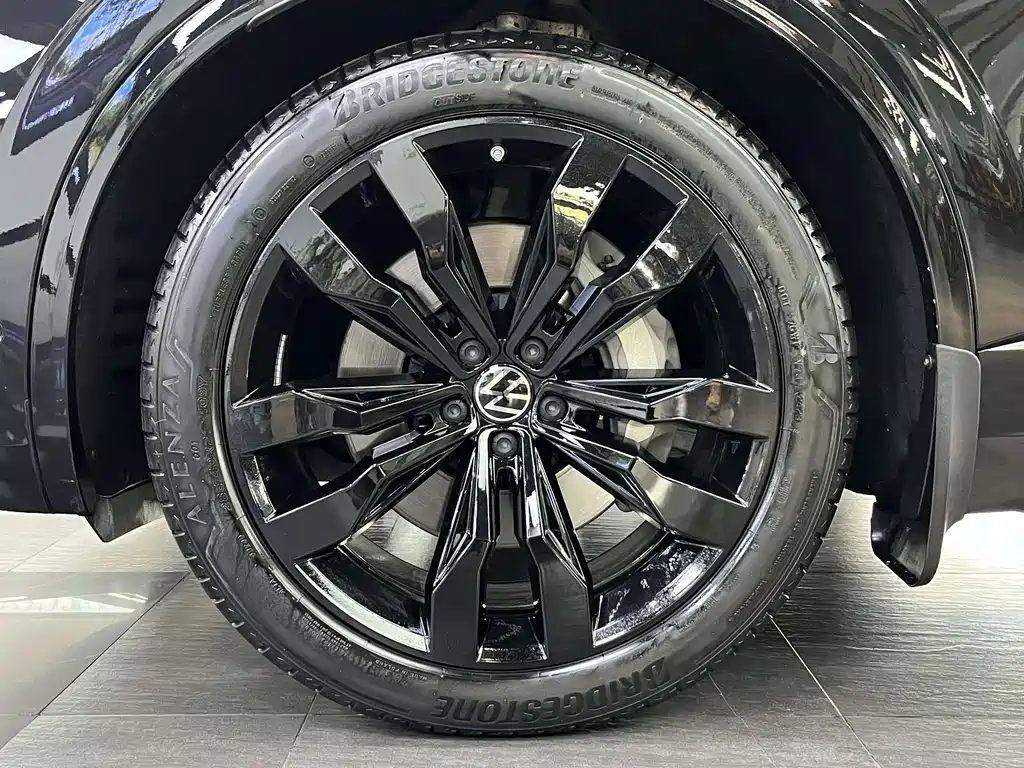 Volkswagen Touareg 2022 — фото 15