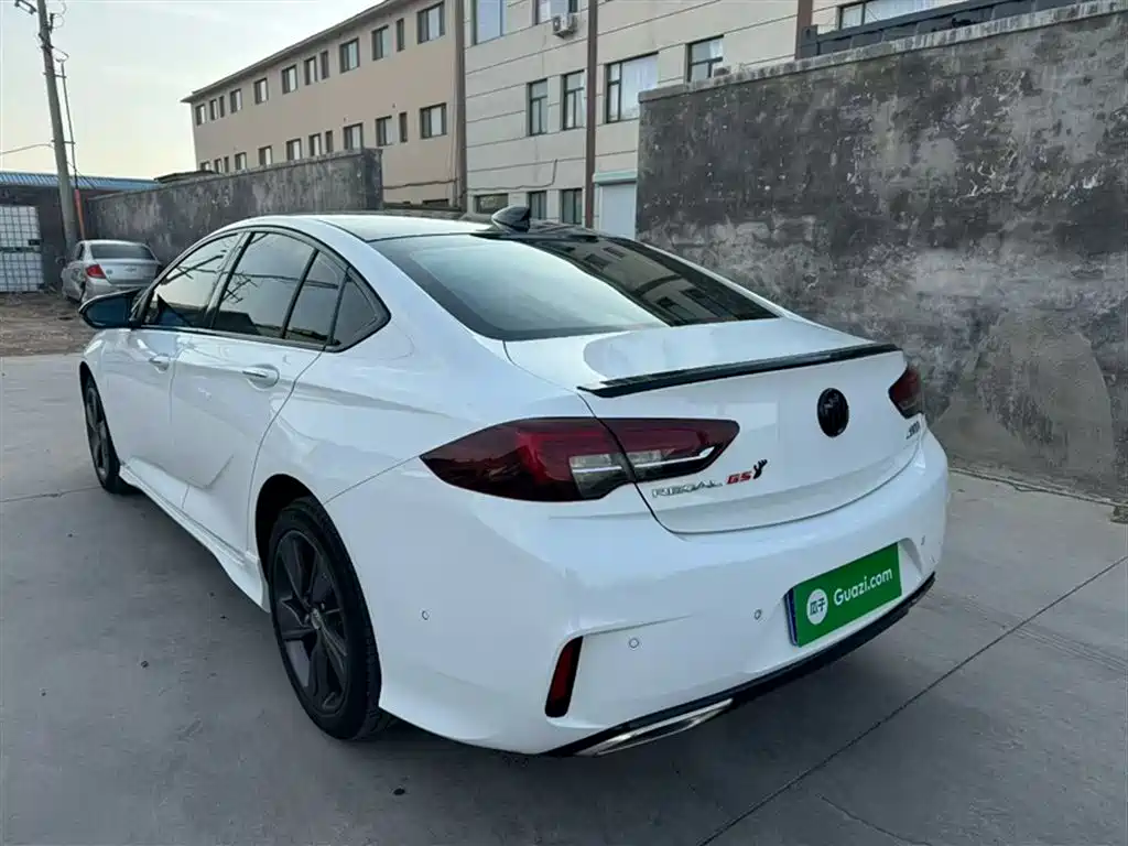 Buick Regal 2018 — фото 10