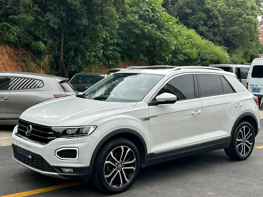 Volkswagen T-Roc 2023 — фото 1