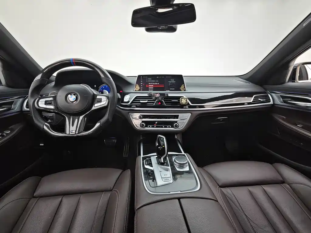 BMW 7 Series 2018 — фото 9