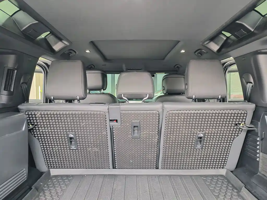 Land Rover Defender 2023 — фото 10