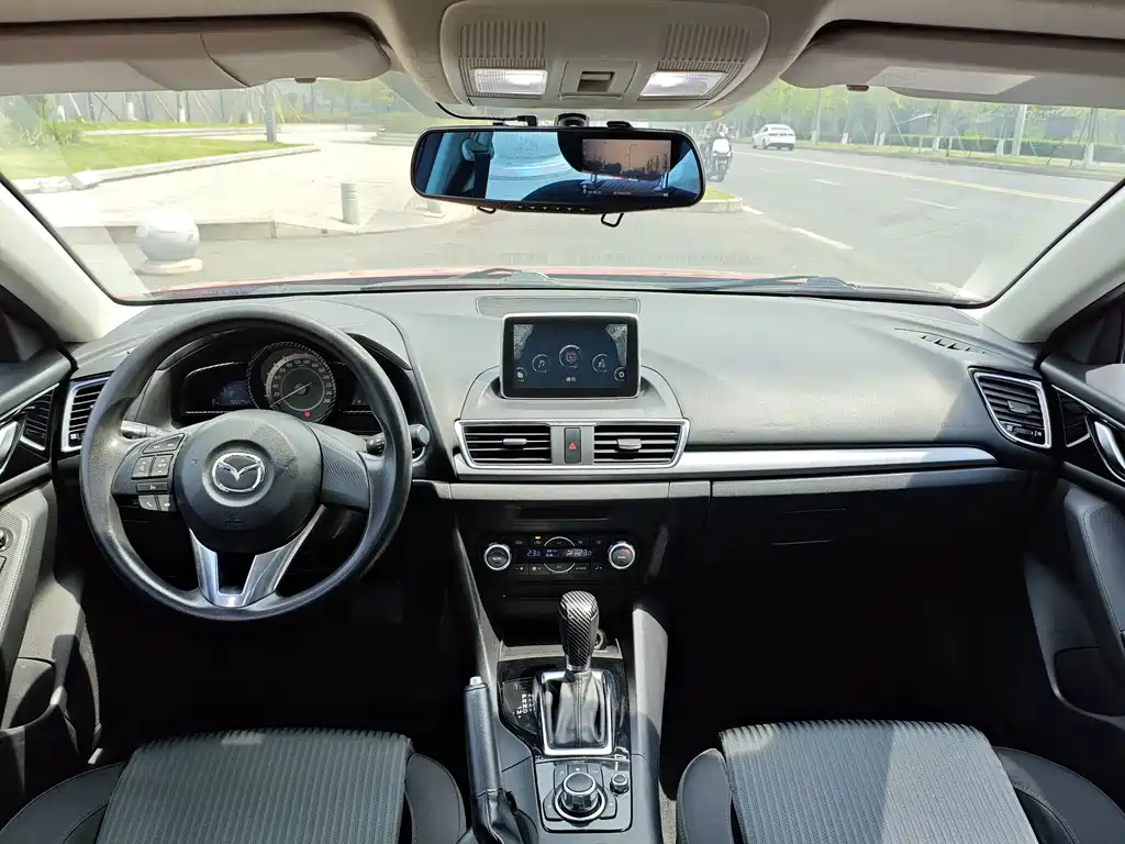Mazda 3 Axela 2016