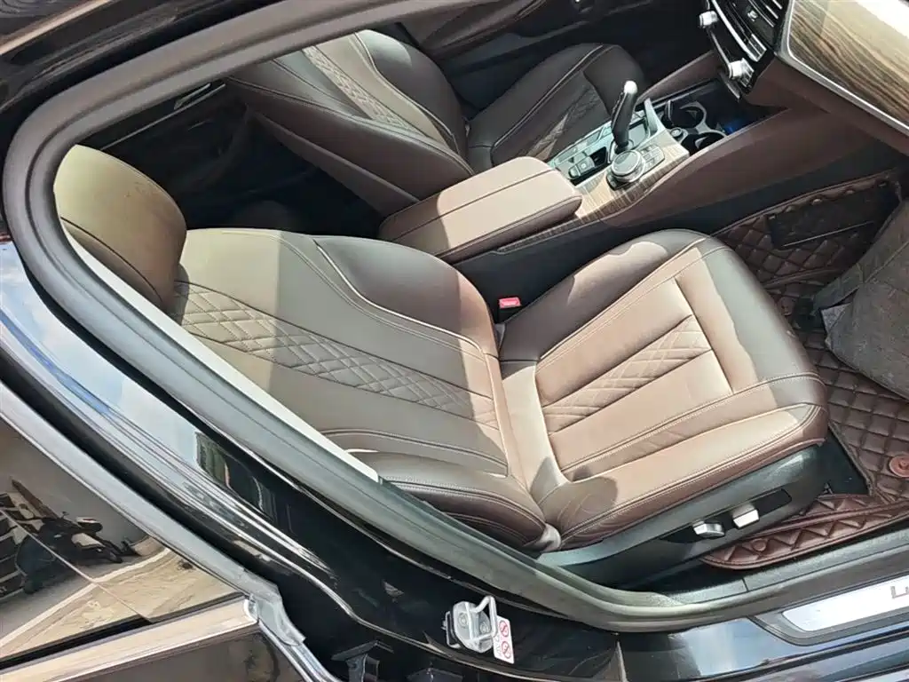 BMW 5 Series 2018 — фото 24