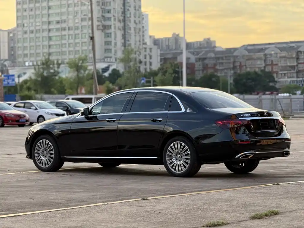 Mercedes-Benz E-Class 2020 — фото 15