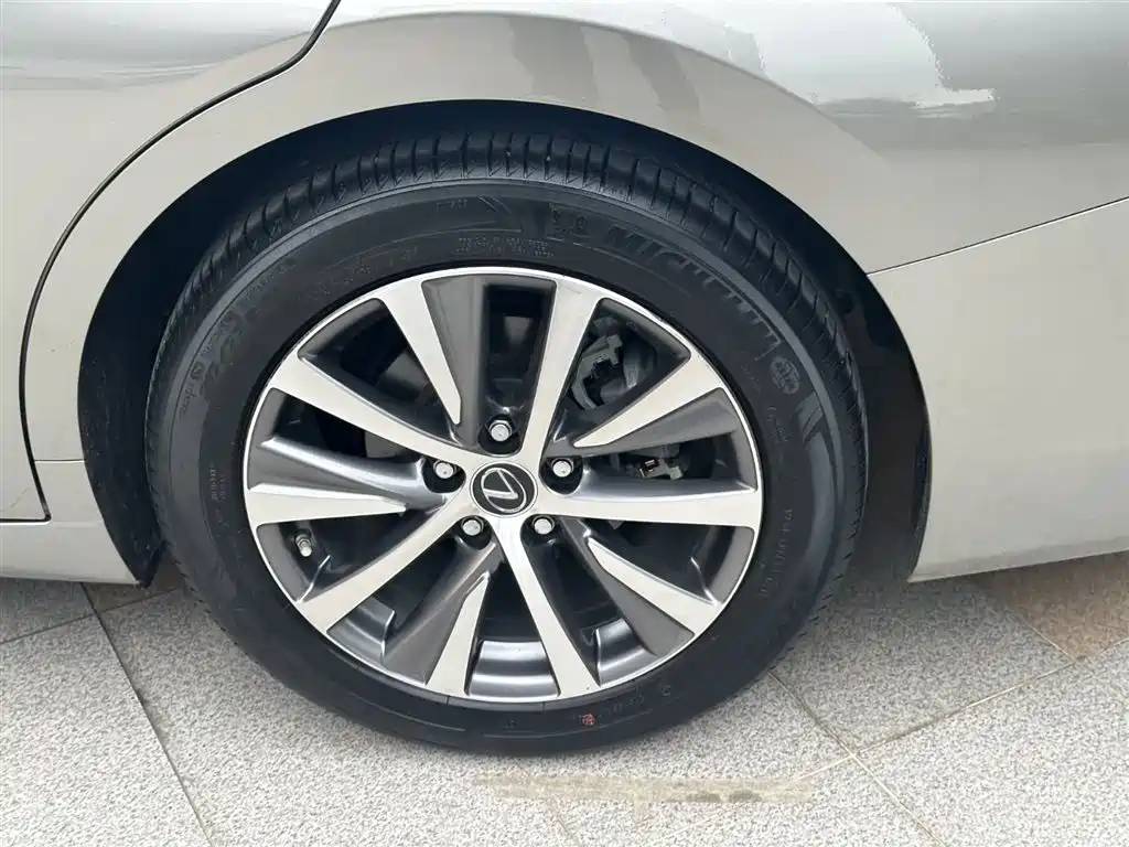 Lexus ES 2021 — фото 16
