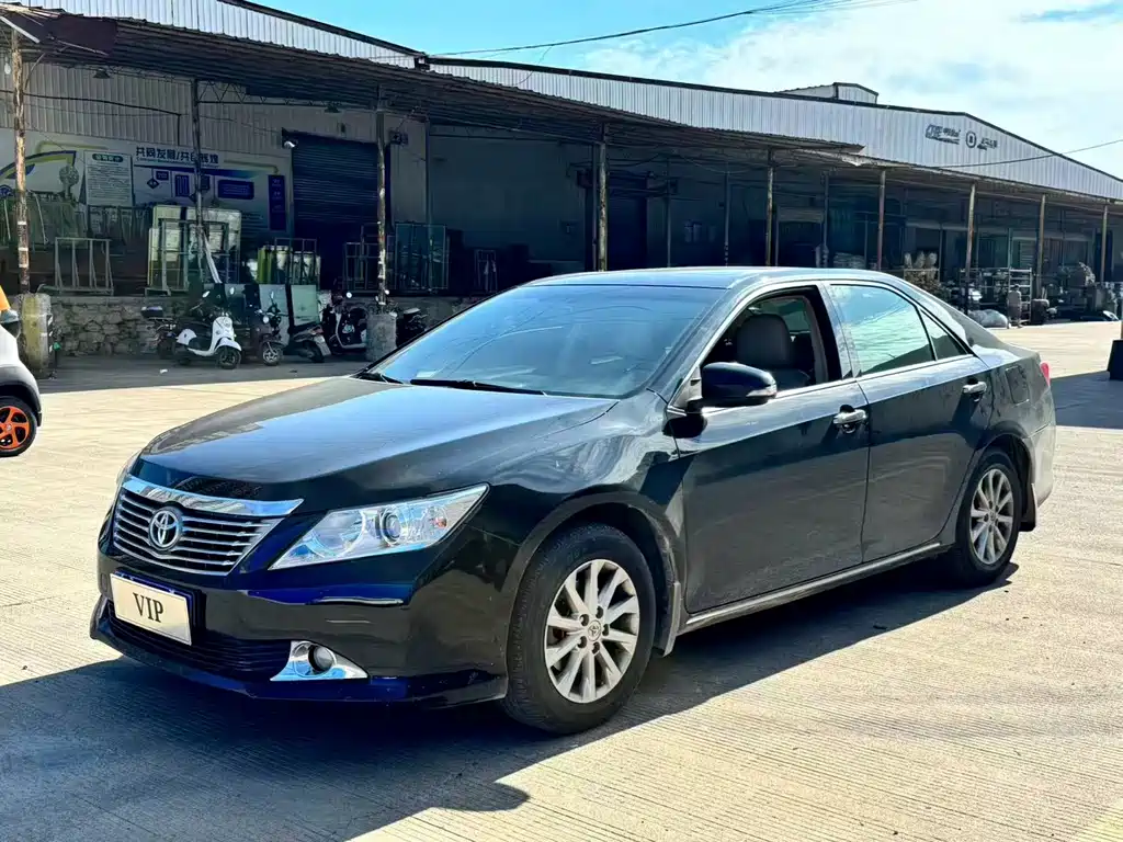 Toyota Camry 2014 — фото 1