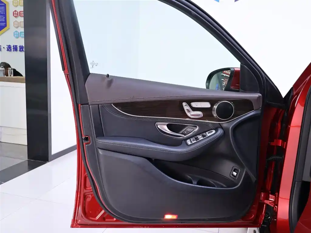 Mercedes-Benz GLC 2016 — фото 18