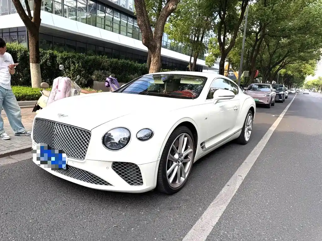 Bentley Continental 2021