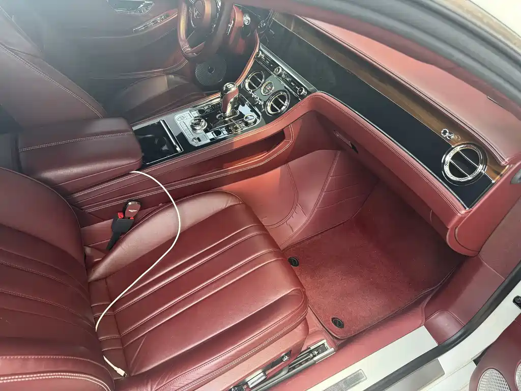 Bentley Continental 2021