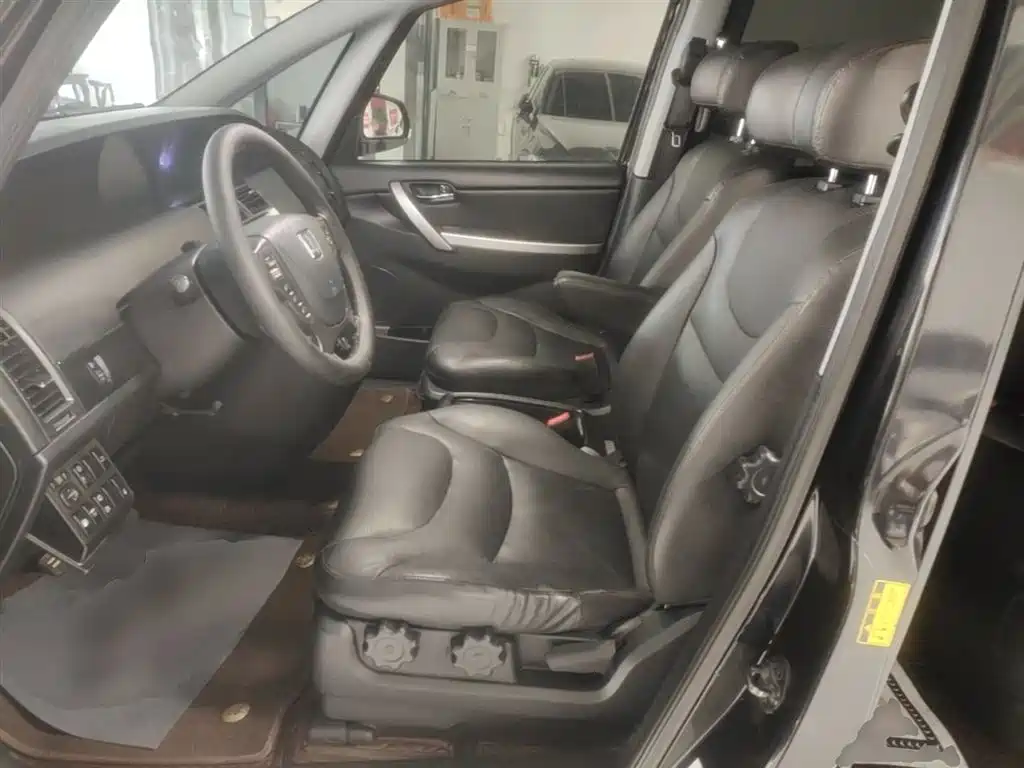 Luxgen Big 7 MPV 2015 — фото 15