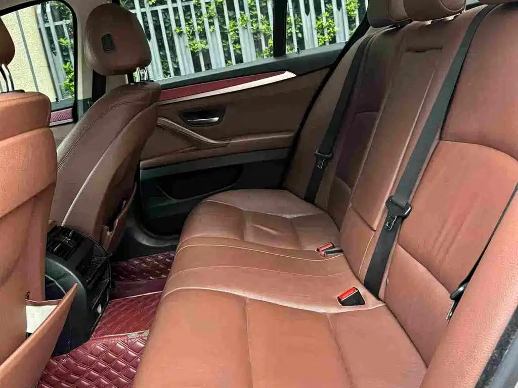 BMW 5 Series 2017 — фото 10