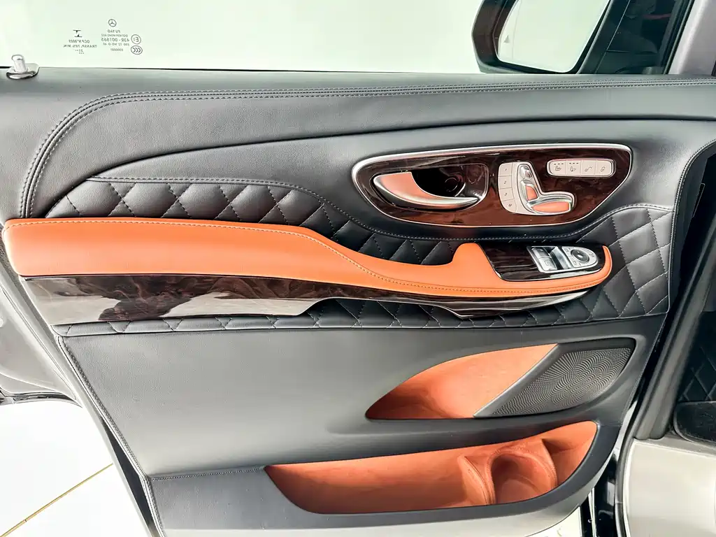 Mercedes-Benz V-Class 2022 — фото 12