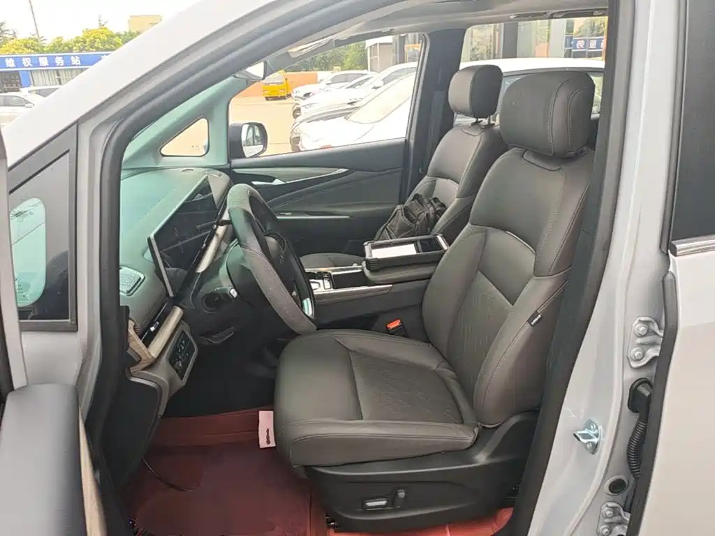 Maxus G50 PHEV 2025 — фото 15