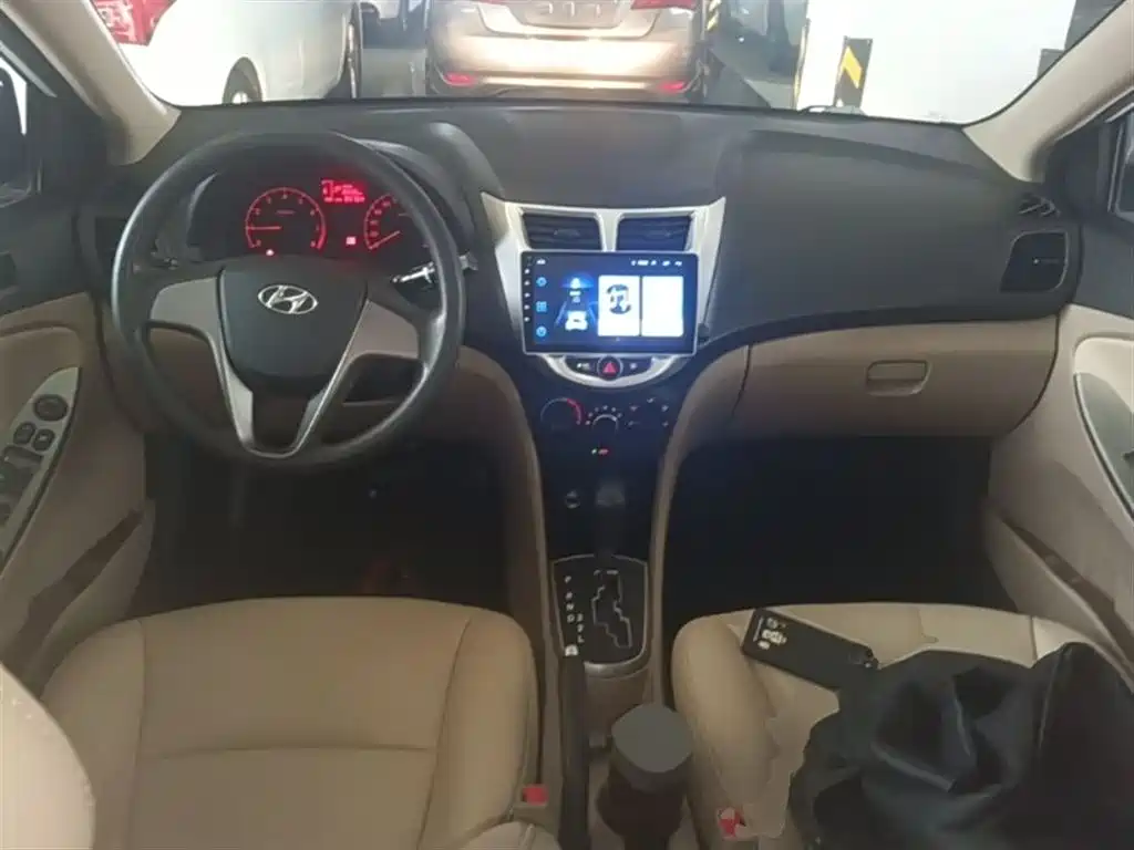 Hyundai Verna 2016 — фото 10
