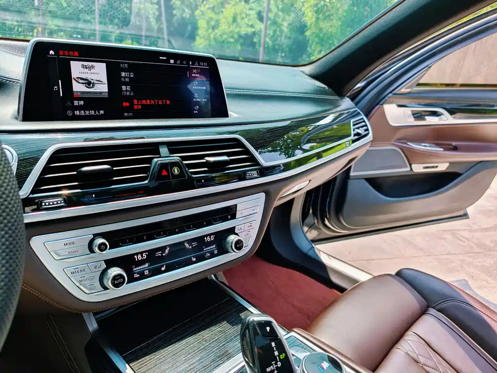 BMW 7 Series 2020 — фото 15