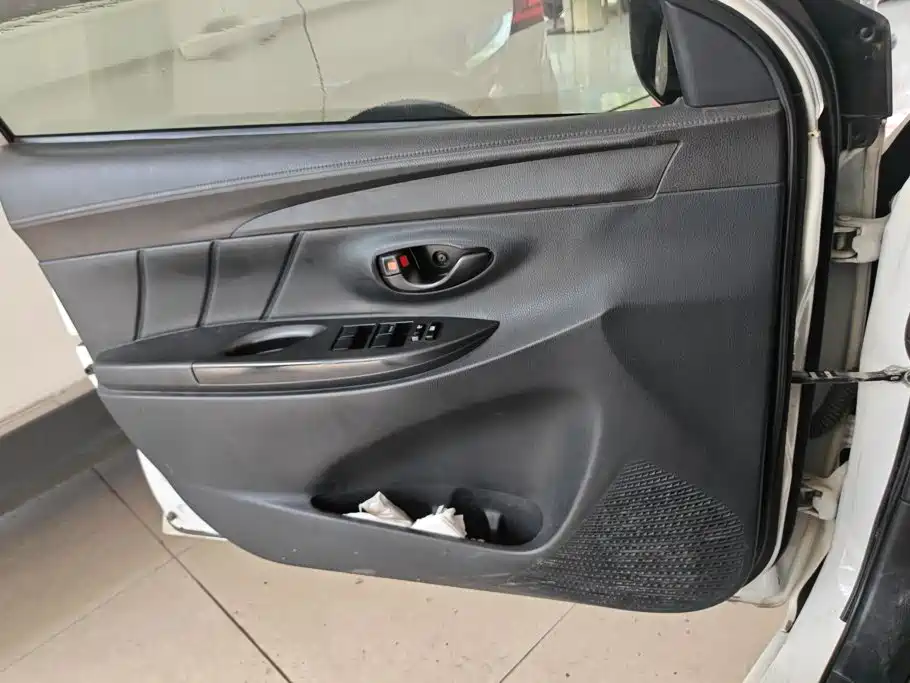 Toyota Vios 2015 — фото 7