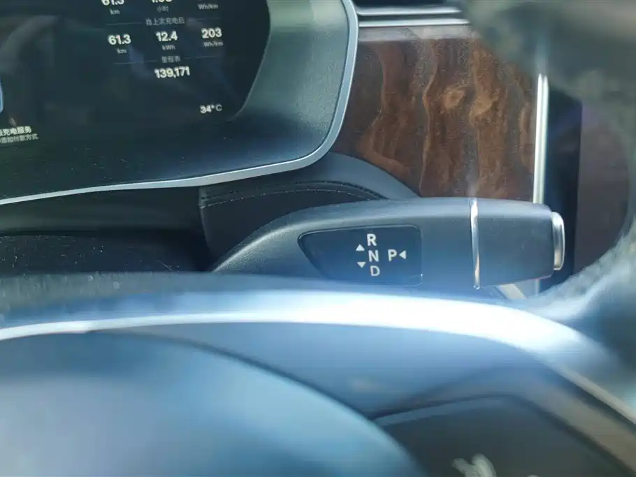 Tesla Model X 2017 — фото 16