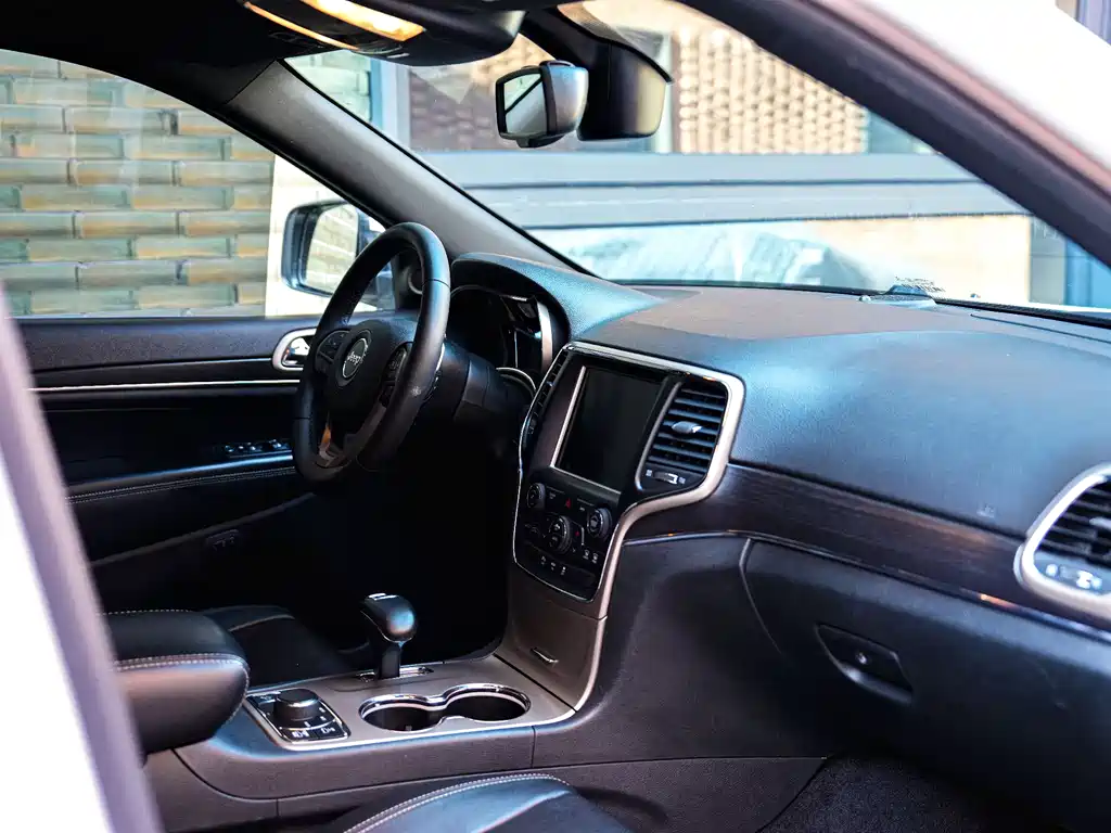 Jeep Grand Cherokee 2014 — фото 13